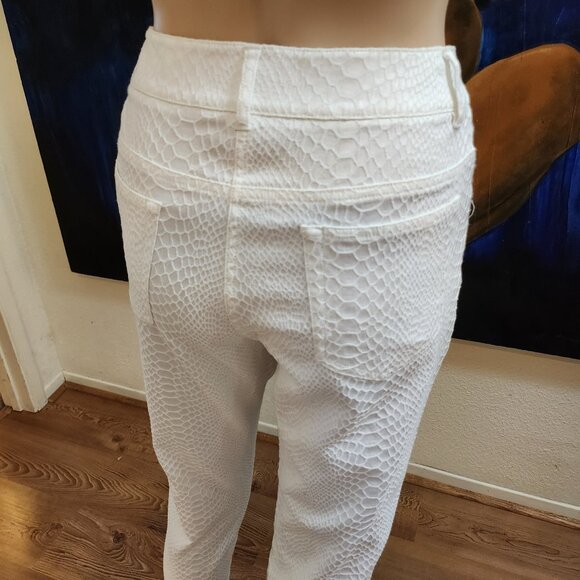 Eric Snakeskin Pattern Stretchy Ankle Pants, White, Size 10 - Picture 10 of 12